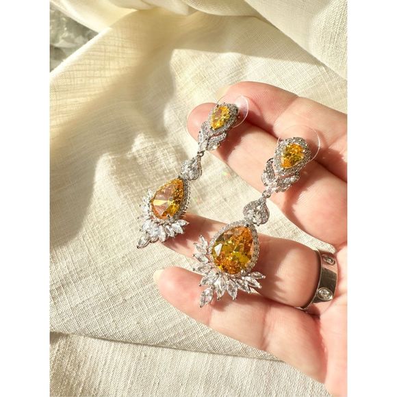 Super sparkly Cubic zirconia double pear cut earrings - Picture 5 of 5